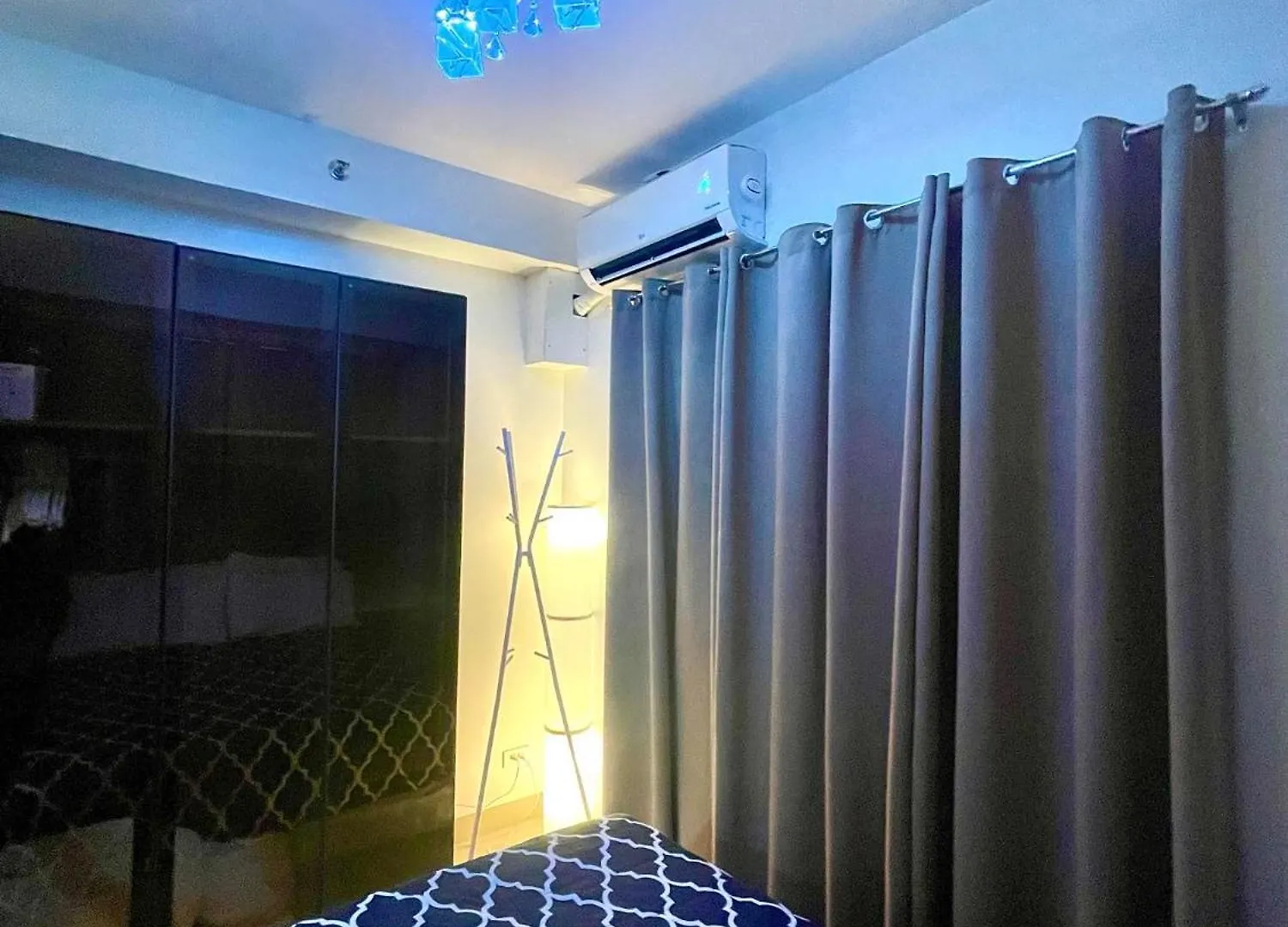 Shore Residences Moa Pasay City Near Naia Airport Manila